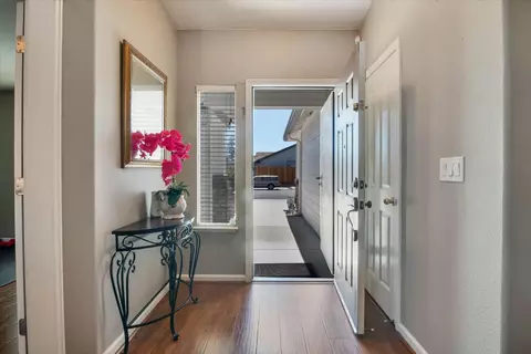 Entry Way - 1093 Lambdin St, Manteca, CA 95336 photo 1 of 2