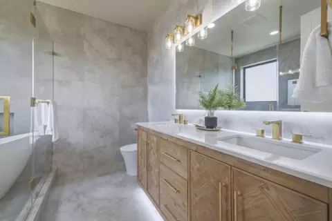 Bath - 1691 S Springer Rd, Mountain View, CA 94040 photo 4 of 7