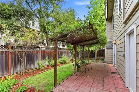 Exterior - 172 Ada Ave 10, Mountain View, CA 94043 photo 2 of 5