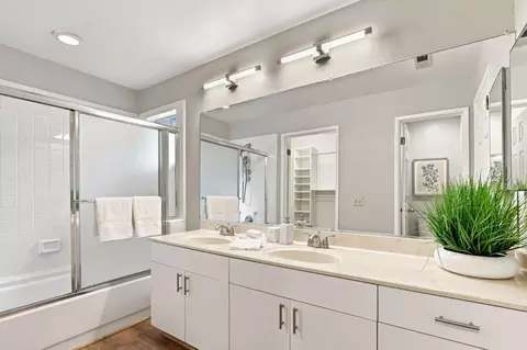 Bath - 172 Ada Ave 10, Mountain View, CA 94043 photo 1 of 2