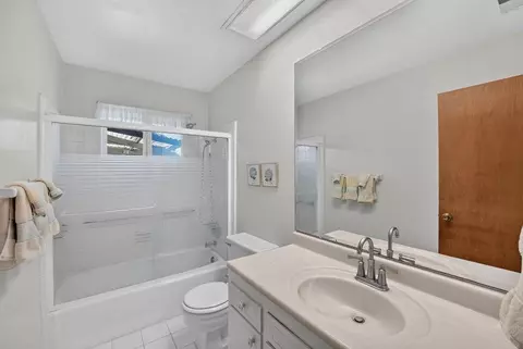 Bath - 25 Brook Ct, Watsonville, CA 95076 photo 1 of 2