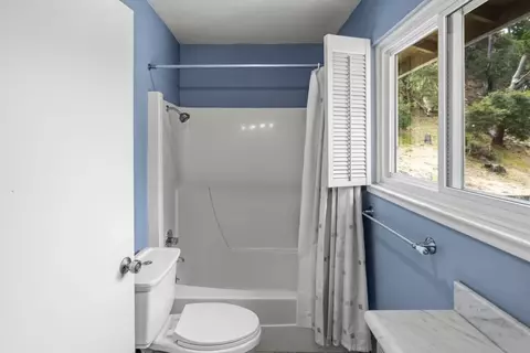 Bath - 25455 Canada Valley Dr, Carmel, CA 93923 photo 3 of 4