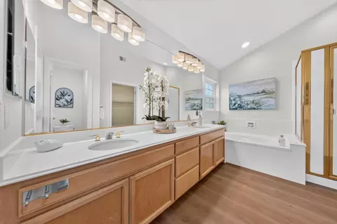 Bath - 92 Outlook Cir, Pacifica, CA 94044 photo 2 of 7