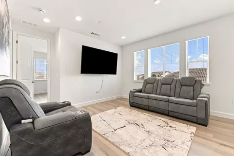 Living - 20 Grapevine Ct, Oakley, CA 94561 photo 3 of 3