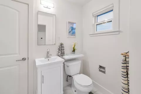 Bath - 204 Shoreview Ave, Pacifica, CA 94044 photo 1 of 6