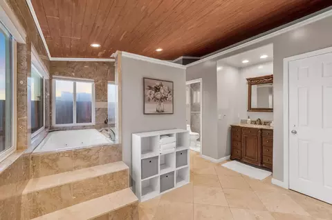 Bath - 204 Shoreview Ave, Pacifica, CA 94044 photo 2 of 6