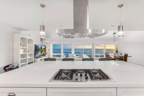 Kitchen - 204 Shoreview Ave, Pacifica, CA 94044 photo 3 of 4