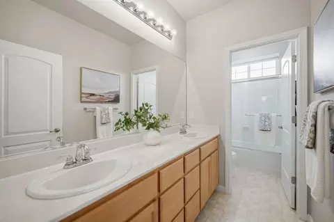 Bath - 1220 Okeefe Ct, Gilroy, CA 95020 photo 2 of 2