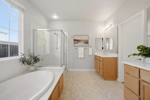 Bath - 1220 Okeefe Ct, Gilroy, CA 95020 photo 1 of 2