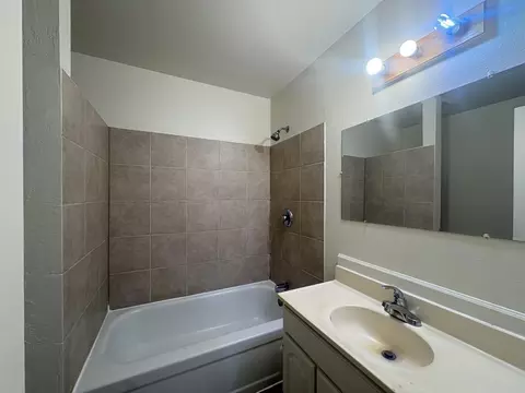 Bath - 3257 Sacramento Dr, Merced, CA 95348 photo 4 of 4