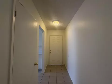 Entry Way - 3257 Sacramento Dr, Merced, CA 95348 photo 1 of 2
