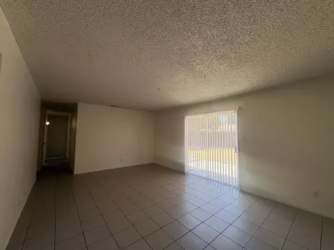 Living - 3257 Sacramento Dr, Merced, CA 95348 photo 4 of 5