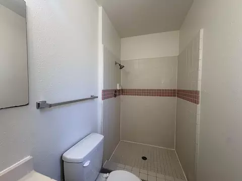 Bath - 3257 Sacramento Dr, Merced, CA 95348 photo 1 of 4
