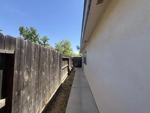 Exterior - 3257 Sacramento Dr, Merced, CA 95348 photo 2 of 5