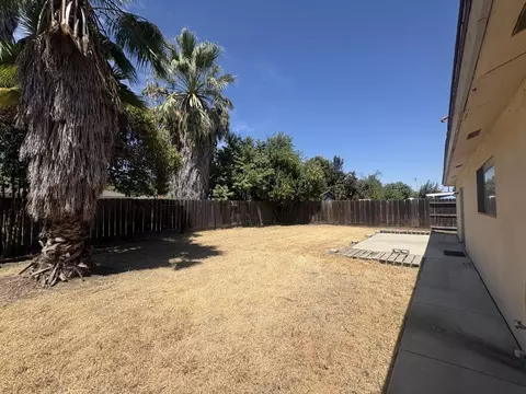 Exterior - 3257 Sacramento Dr, Merced, CA 95348 photo 4 of 5