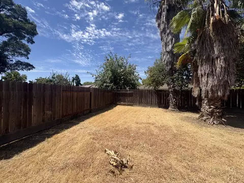Exterior - 3257 Sacramento Dr, Merced, CA 95348 photo 5 of 5