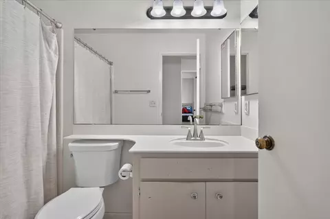 Bath - 13 Victor Cir, Salinas, CA 93907 photo 3 of 3