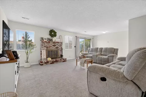 Living - 13 Victor Cir, Salinas, CA 93907 photo 1 of 3