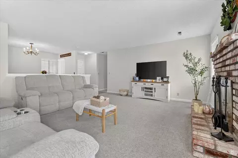 Living - 13 Victor Cir, Salinas, CA 93907 photo 2 of 3