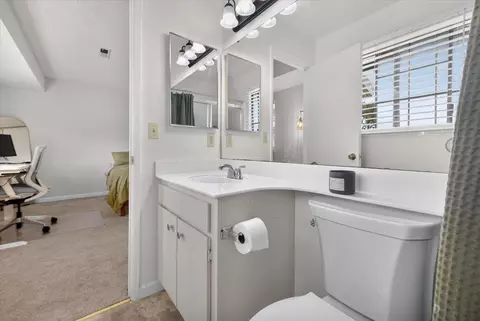 Bath - 13 Victor Cir, Salinas, CA 93907 photo 2 of 3