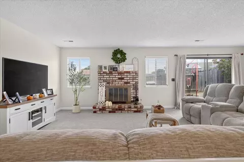 Living - 13 Victor Cir, Salinas, CA 93907 photo 3 of 3