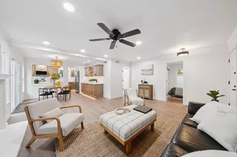 19417 Vineyard Ln, Saratoga, CA 95070