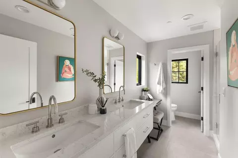 Bath - 562 Palm Ave, Los Altos, CA 94022 photo 1 of 8
