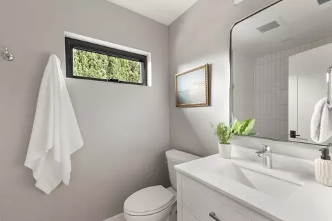 Bath - 562 Palm Ave, Los Altos, CA 94022 photo 5 of 8