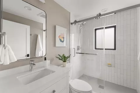 Bath - 562 Palm Ave, Los Altos, CA 94022 photo 8 of 8