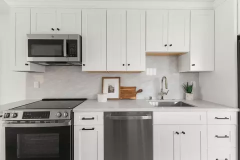 Kitchen - 562 Palm Ave, Los Altos, CA 94022 photo 6 of 7