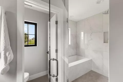 Bath - 562 Palm Ave, Los Altos, CA 94022 photo 3 of 8