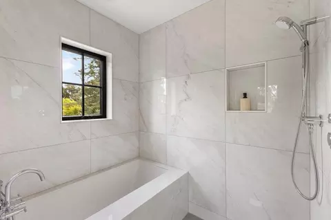 Bath - 562 Palm Ave, Los Altos, CA 94022 photo 4 of 8