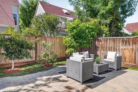 Exterior - 434 Rhone Ct, Mountain View, CA 94043 photo 3 of 5
