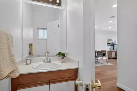 Bath - 434 Rhone Ct, Mountain View, CA 94043 photo 1 of 5