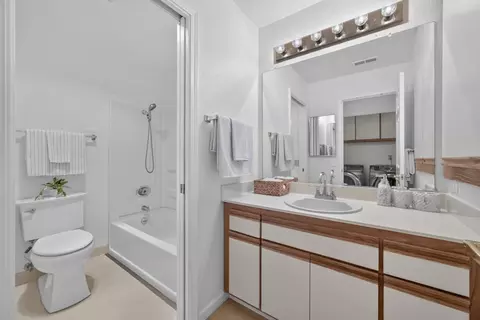 Bath - 434 Rhone Ct, Mountain View, CA 94043 photo 4 of 5