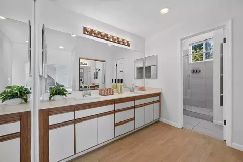 Bath - 434 Rhone Ct, Mountain View, CA 94043 photo 2 of 5