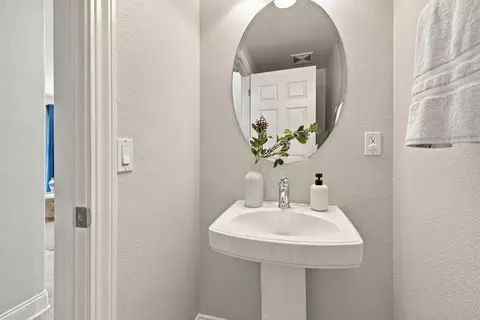 Bath - 1913 Vida Ct, Mountain View, CA 94043 photo 1 of 4