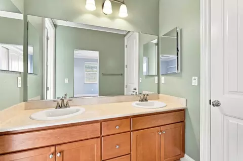 Bath - 10115 Ridgeline Ct, Dublin, CA 94568 photo 9 of 10