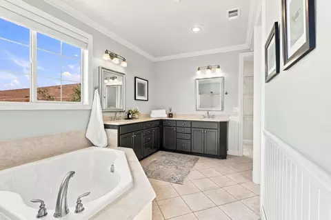 Bath - 10115 Ridgeline Ct, Dublin, CA 94568 photo 7 of 10