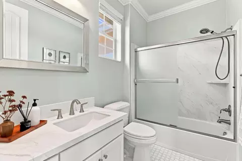 Bath - 10115 Ridgeline Ct, Dublin, CA 94568 photo 4 of 10