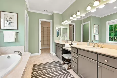 Bath - 10115 Ridgeline Ct, Dublin, CA 94568 photo 1 of 10