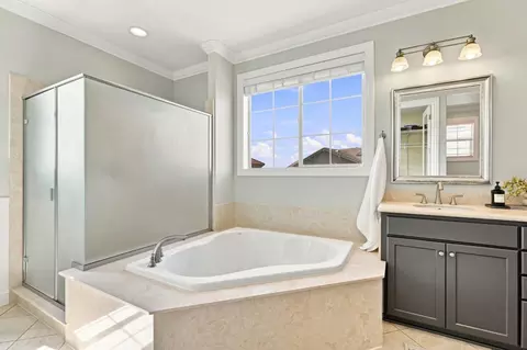 Bath - 10115 Ridgeline Ct, Dublin, CA 94568 photo 6 of 10