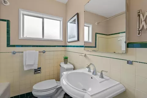 Bath - 41 Bancroft Rd, Burlingame, CA 94010 photo 2 of 4