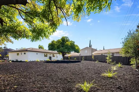 Exterior - 10712 Pebble Pl, Cupertino, CA 95014 photo 7 of 10