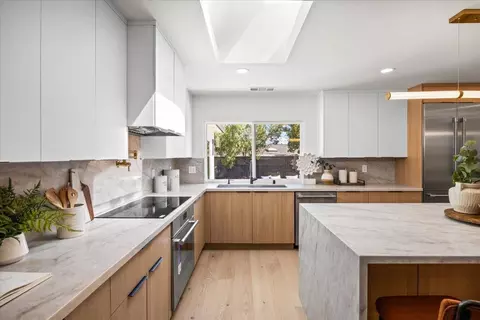 Kitchen - 10712 Pebble Pl, Cupertino, CA 95014 photo 2 of 6