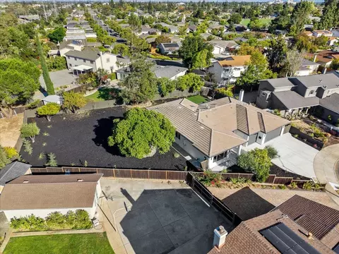 View/Area - 10712 Pebble Pl, Cupertino, CA 95014 photo 4 of 6