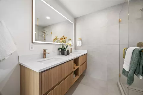 Bath - 10712 Pebble Pl, Cupertino, CA 95014 photo 2 of 5