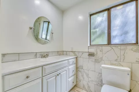 Bath - 664 Terry St, Monterey, CA 93940 photo 4 of 5