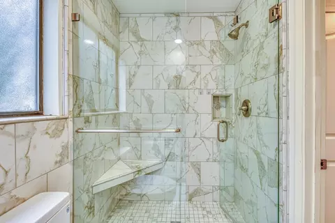 Bath - 664 Terry St, Monterey, CA 93940 photo 5 of 5