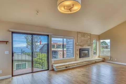 Living - 664 Terry St, Monterey, CA 93940 photo 3 of 10